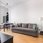 Bright Apartment-linate 10'- Duomo 10 Min شقة